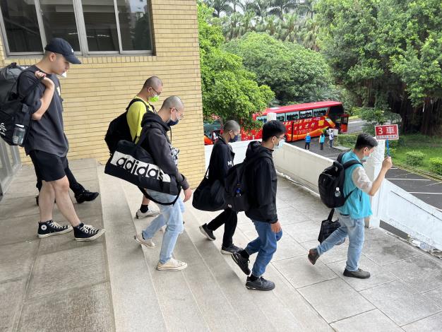 兵役局李治安局長特別提醒即將入營的役男們，颱風期間務必注意自身安全_0