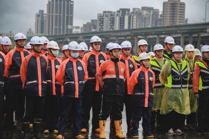 北市今天在淡水河六號疏散門及敦煌碼頭周邊安排實兵操演 (17)