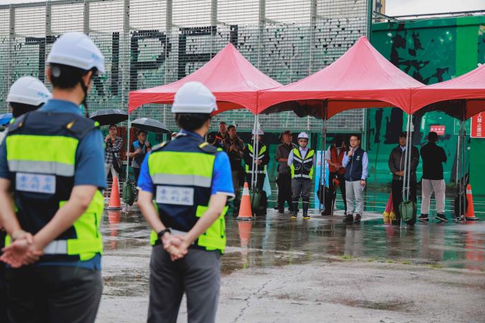 北市今天在淡水河六號疏散門及敦煌碼頭周邊安排實兵操演 (20)